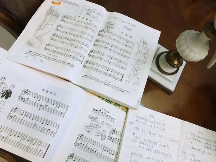 宋思衡的“宅抗疫” | 挑戰主播、籌集口罩、閉關作曲，這位取消了20場演出的鋼琴家原來這么忙！